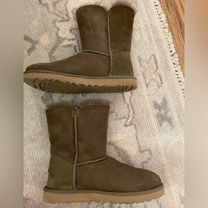 Ugg Bailey Side Zip Short Boots